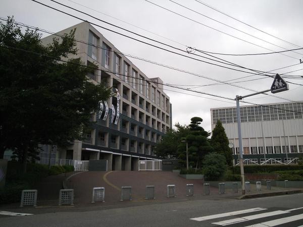 写真: 千葉県立千葉商業高校(弁展高校)
