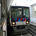写真: 横浜シーサイドライン＠新杉田駅