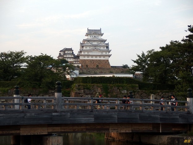 写真: 夕暮れの姫路城