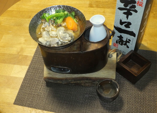牡蠣鍋と燗銅壺
