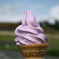 写真: 富良野のラベンダーソフトクリーム