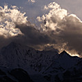 写真: 夕照の梅里連山