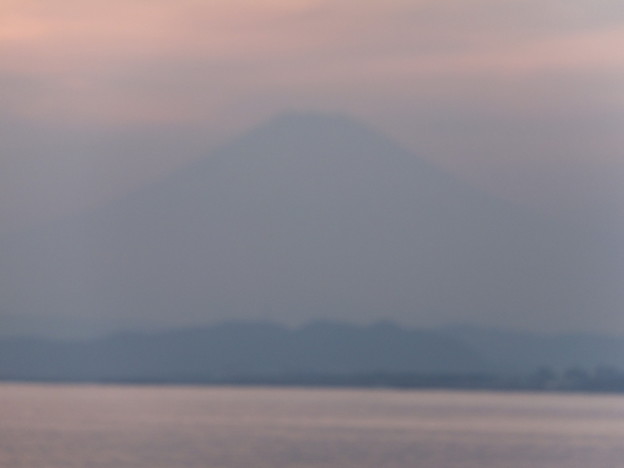 夕もやの中に富士山
