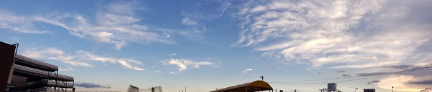 写真: 夕暮れ空のパノラマ