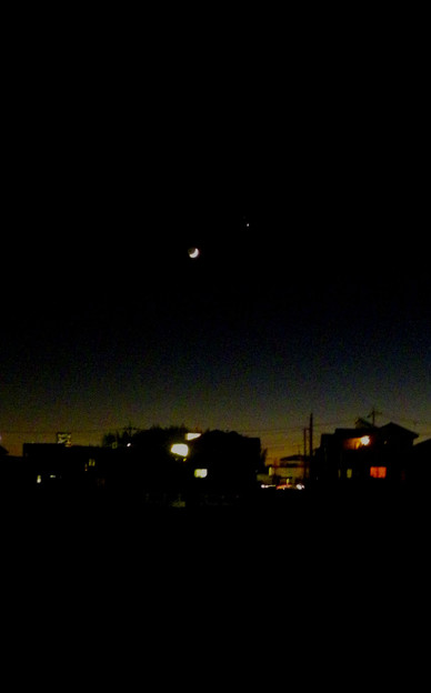 写真: 月と木星と（土星）