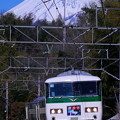写真: 踊り子号に富士山