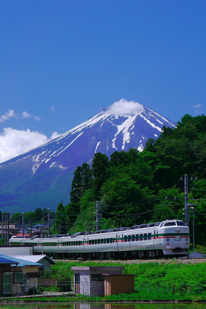 写真: 山梨富士3号　M52　と富士山