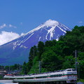 写真: 山梨富士3号　M52　と富士山