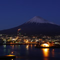 写真: 夜景富士山