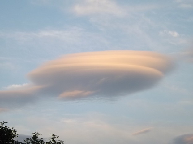 写真: UFOのような雲