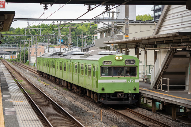 写真: 奈良線　平城山駅