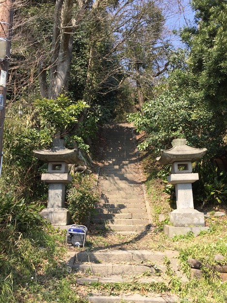 写真: 法華堂跡・北条義時墳墓（鎌倉市）