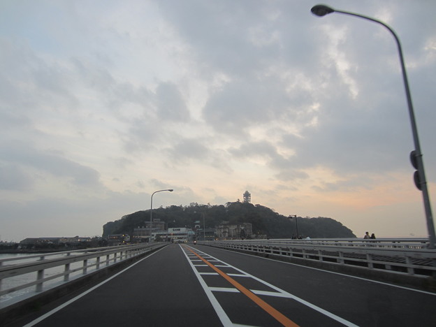 写真: 11.11.30.弁天橋（藤沢市片瀬海岸）江の島