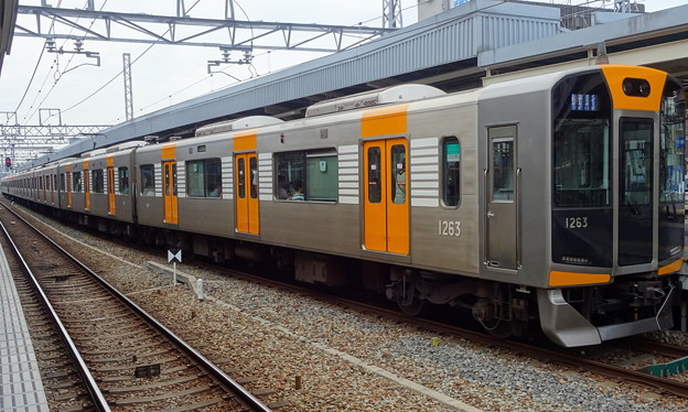 写真: 阪神電車1000系