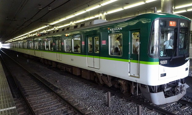 写真: 京阪電車9000系(9001編成)