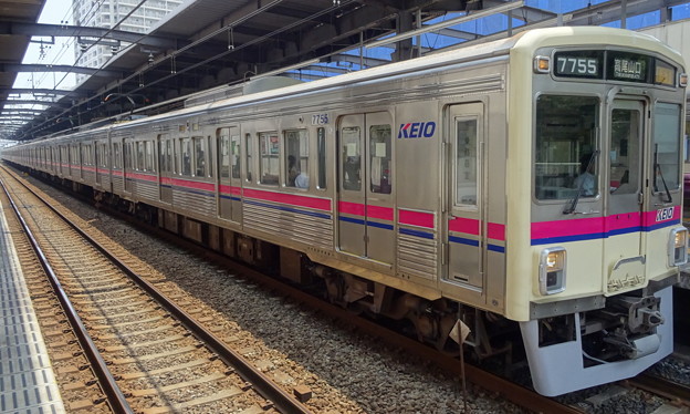 Photos: 京王線系統7000系(日本ﾀﾞｰﾋﾞｰ当日)