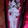 Photos: ｳｪﾃﾞｨﾝｸﾞﾄﾞﾚｽを着た棺の中のREINA