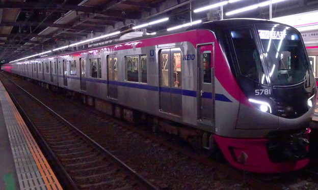 京王線系統5000系 座席指定列車｢京王ﾗｲﾅｰ｣(ﾌｪﾌﾞﾗﾘｰｽﾃｰｸｽの帰り)