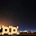 写真: 湾港に光るカノープス