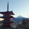 写真: 五重塔と富士