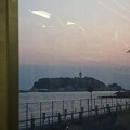 写真: 江ノ電の車窓から見える江の島２
