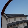 写真: カーブを曲がると富岡城
