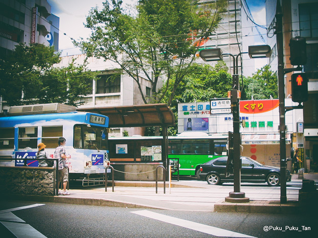 写真: 10年と2日前の熊本市の繁華街通町筋電停。