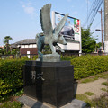 写真: 山ノ井交差点の羽犬像 (3)