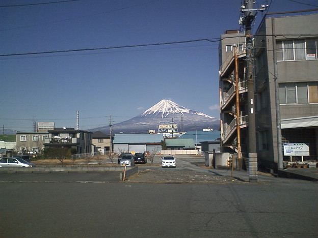 写真: JR吉原駅からの富士山