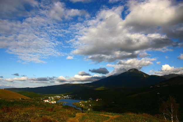 写真: 蓼科山と白樺湖　空と雲(蔵出し）