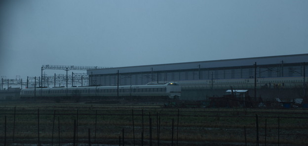 写真: 北陸新幹線（W７系）とサンダーバード？　白山総合車両所