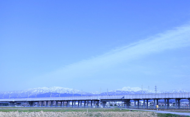 写真: 北陸新幹線　高架橋