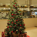 写真: ホテルのクリスマスツリー