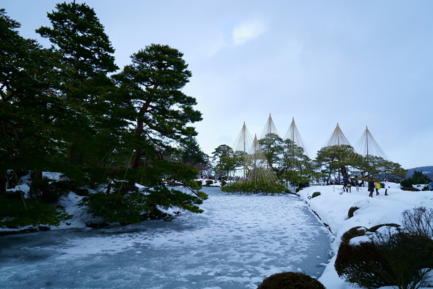 写真: 雪の霞が池