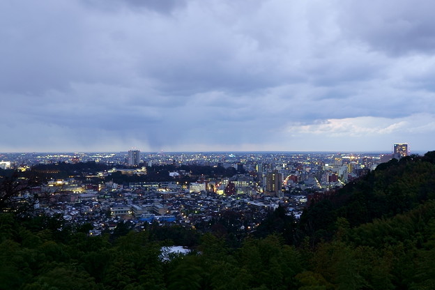 写真: 金沢市の夕景