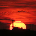 写真: 夕陽と鉄塔