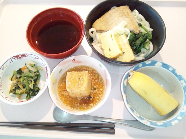写真: １１月１８日昼食(きつねうどん) #病院食