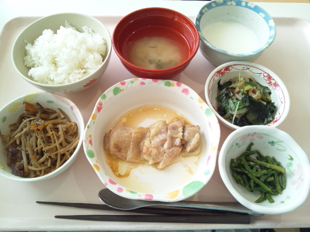 写真: ７月２３日昼食(鶏肉のソテーレモンバターソース) #病院食