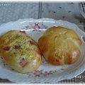 写真: クルミチーズパン＆　ベーコンマヨパン