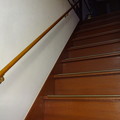 写真: 階段に手すり取り付けた・・・。