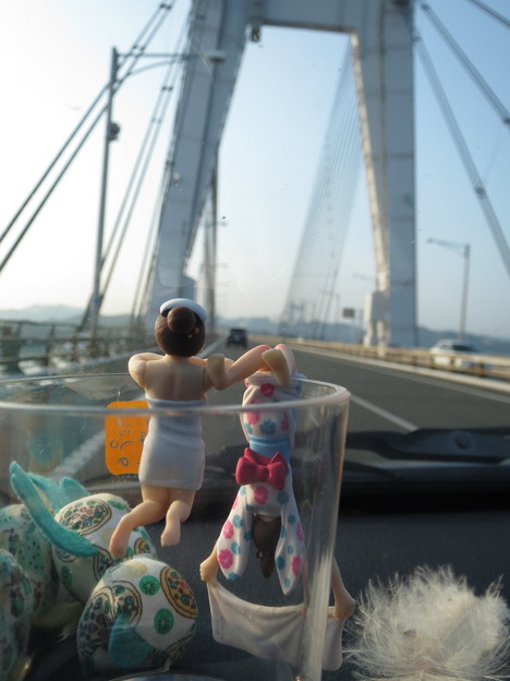 フチ子、瀬戸大橋を渡る。