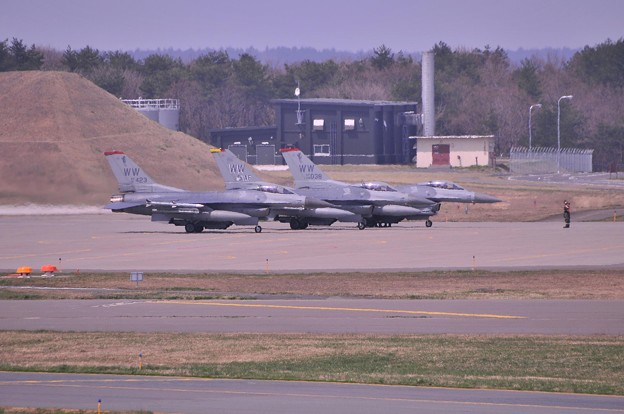 写真: 三沢基地へ帰還・・F-16C 第35戦闘航空団WW?