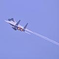 写真: 岩国基地からテイクオフ航空自衛隊F-15Jイーグル・・? ペイパー出して急上昇・・