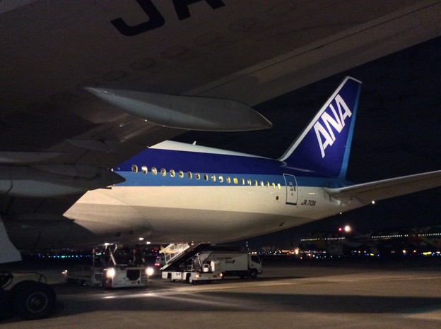 写真: 9月20日小松からB777で帰還。。夜の羽田空港