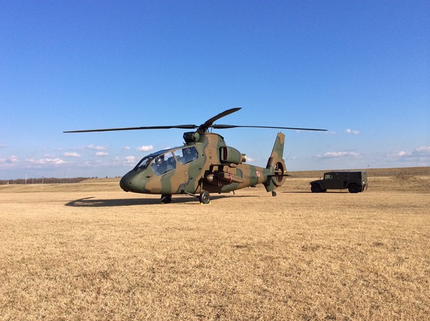 写真: 1月11日 習志野駐屯地 降下訓練初め OH-1