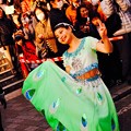 写真: 関帝廟通りでの中国舞踊。。2月28日