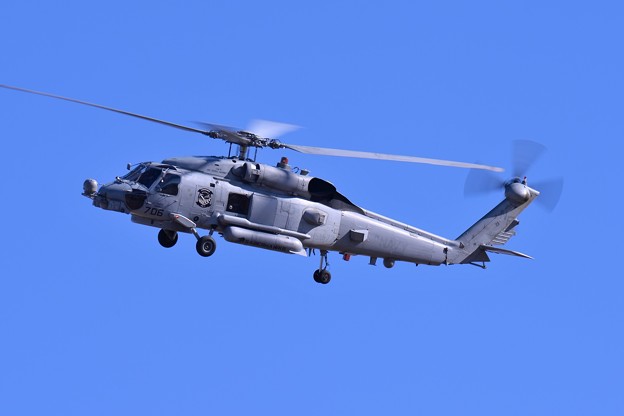 朝の厚木基地上がり・・HSM-77セイバーホークス MH-60ヘリ・・20150112