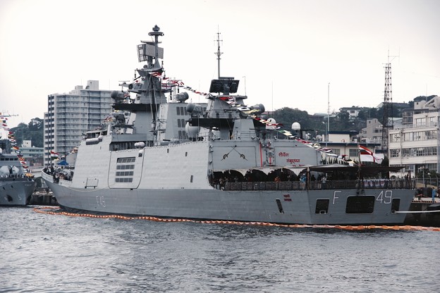 写真: 観艦式前日一般公開。。横須賀基地逸見岸壁 インド海軍サヒャドリ。。吉倉桟橋から10月17日