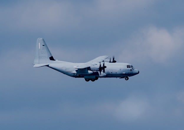 岩国のKC-130 空中給油機 嘉手納基地へ。。アプローチ。。