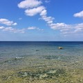 沖縄嘉手納の青い海と青い空。。沖縄県に来たな〜思う風景　そして水平線。。20160211